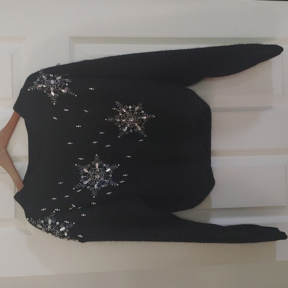 Elegant Silver and Black Crew Neck Sweater